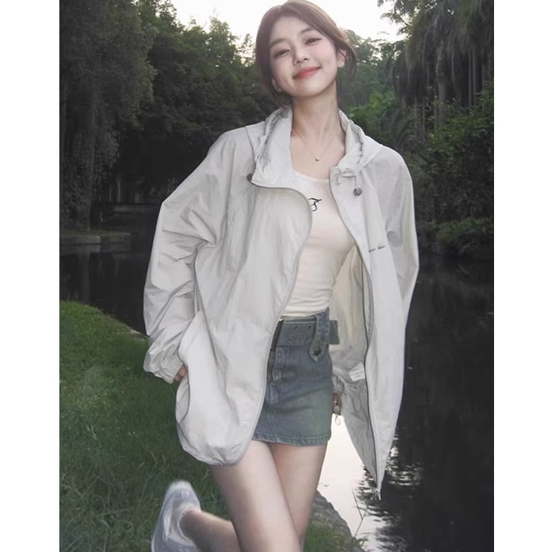 Γυναικείο ελαφρύ μπουφάν προστασίας από τον ήλιο από πολυεστέρα (UPF50+, μακριά μανίκια, κοντό μήκος 40–50 εκ., φερμουάρ)