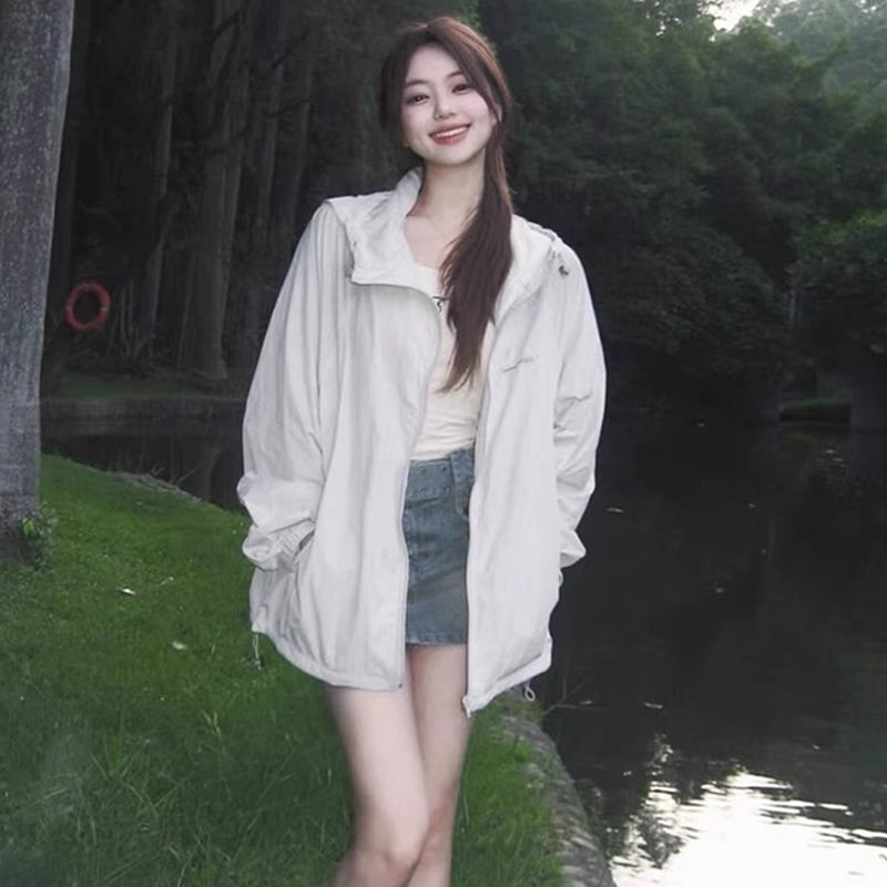 Γυναικείο ελαφρύ μπουφάν προστασίας από τον ήλιο από πολυεστέρα (UPF50+, μακριά μανίκια, κοντό μήκος 40–50 εκ., φερμουάρ)