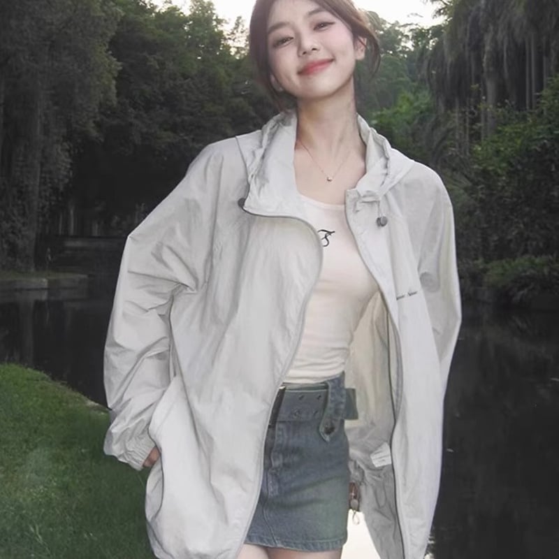 Γυναικείο ελαφρύ μπουφάν προστασίας από τον ήλιο από πολυεστέρα (UPF50+, μακριά μανίκια, κοντό μήκος 40–50 εκ., φερμουάρ)