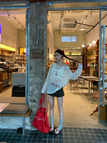 Ženska ljetna bluza s UV zaštitom UPF30+, široki kroj, dugi rukavi, poliester, tekstualni uzorak