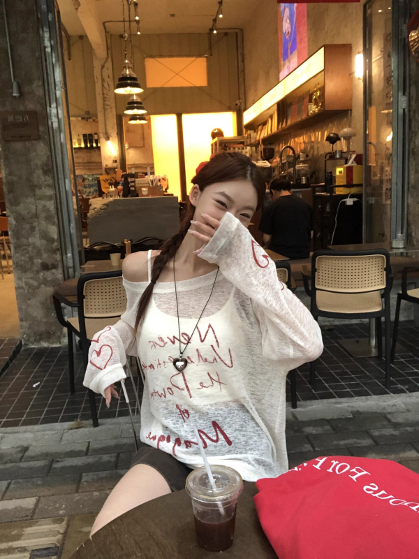 Ženska ljetna bluza s UV zaštitom UPF30+, široki kroj, dugi rukavi, poliester, tekstualni uzorak