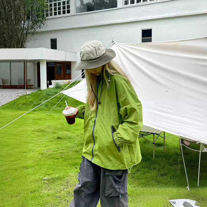 Vanjska windbreaker jakna – Unisex, Brzo suši, S kapuljom, Materijal: kemijska vlakna, Ljeto