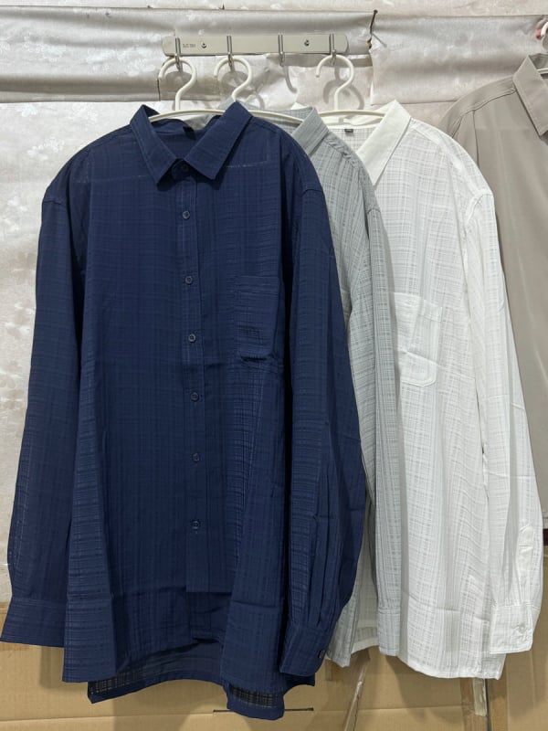 Cămașă bărbătească cu model în carouri, mâneci lungi, croială lejeră, guler tip lapel, țesătură ușoară din poliester (96%+)