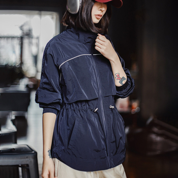 Dámska nylonová windbreaker bunda voľný strih, stojací golier, dlhé rukávy, tenký materiál