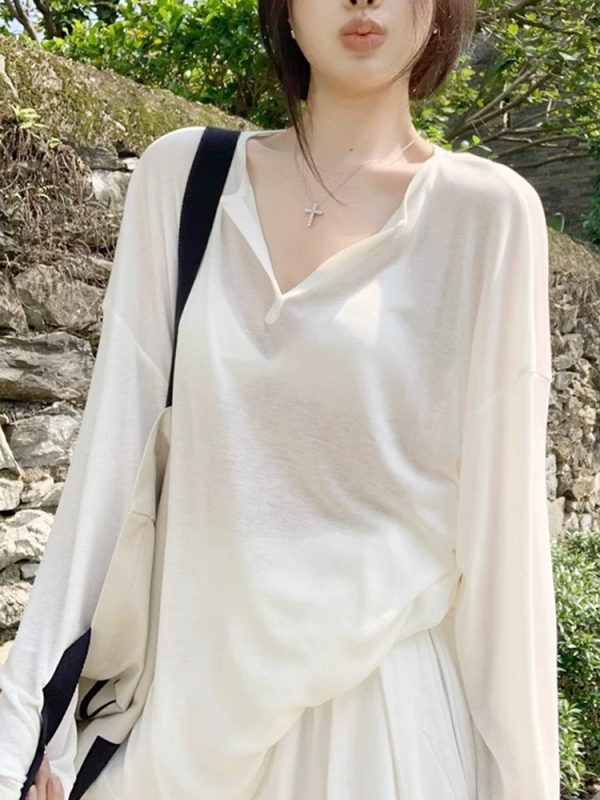 Nylon bluza s dugim rukavima, slobodan kroj, tanko tkivo, sadržaj najlona 90–95%
