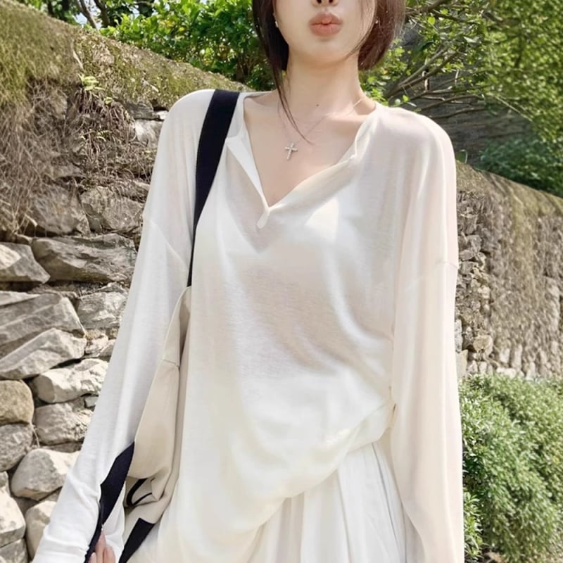 Nylon bluza s dugim rukavima, slobodan kroj, tanko tkivo, sadržaj najlona 90–95%