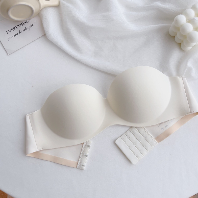 Bezramienková podprsenka pre malé prsia, protišmyková, bezšvová, nylon, miska 3/4, tvar: horná tenká, dolná hrubá, bez kovových výstuží