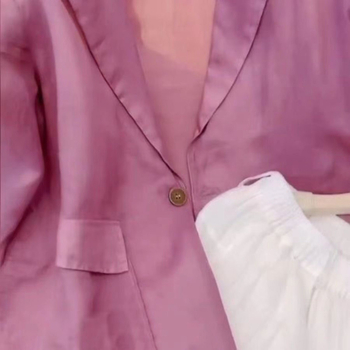 Ramije košulja, slobodan kroj, dugi rukavi, ovratnik u stilu odijela, kopčanje s više gumba