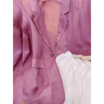 Ramije košulja, slobodan kroj, dugi rukavi, ovratnik u stilu odijela, kopčanje s više gumba