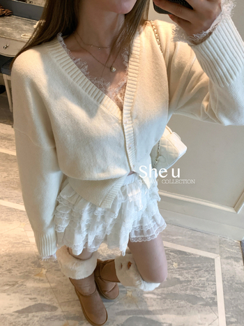 Cardigan din lână-poliester, decolteu în V, patchwork dantelă, talie strânsă, mâneci lungi, sezon iarnă 2025