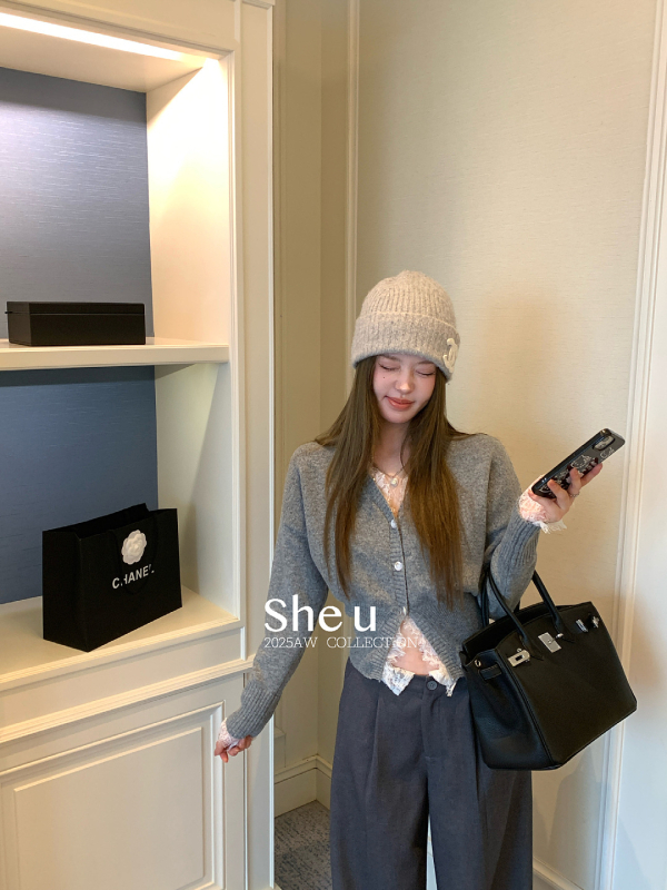 Cardigan din lână-poliester, decolteu în V, patchwork dantelă, talie strânsă, mâneci lungi, sezon iarnă 2025