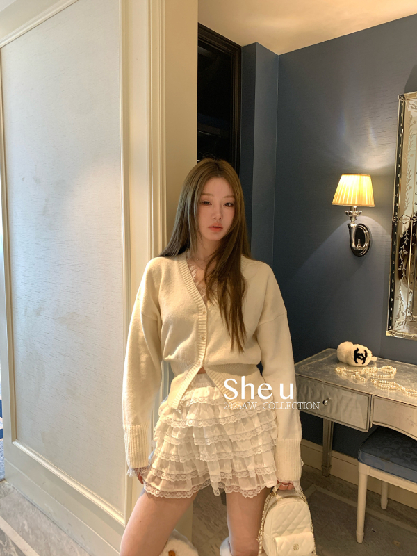 Cardigan din lână-poliester, decolteu în V, patchwork dantelă, talie strânsă, mâneci lungi, sezon iarnă 2025