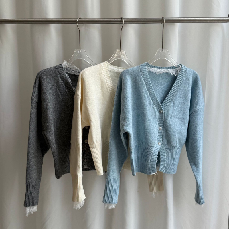 Cardigan din lână-poliester, decolteu în V, patchwork dantelă, talie strânsă, mâneci lungi, sezon iarnă 2025