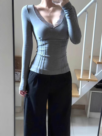 Tričko s V- golierom, dlhé rukávy, úzky strih, geometrický vzor, bavlnená látka 90–95% bavlny