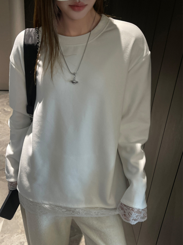 Hosszú ujjú póló poliészterből, csipés panellel, kerek nyakkal, karcsú szabás