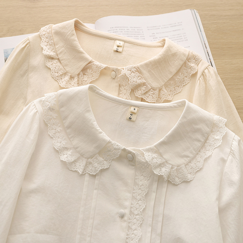 Košulja od pamuka, dugi rukavi, ovratnik lutkarskog stila, slobodan kroj (materijal: pamuk; udio glavnih vlakana: 50-70%; duljina rukava: dugi; ovratnik: doll collar; kroj: slobodan)