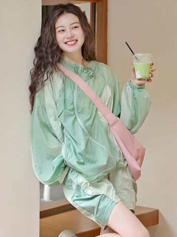 Dvodjelni sunčani sportski komplet s kapuljačom, dugim rukavima i kratkim hlačama, lagani poliester