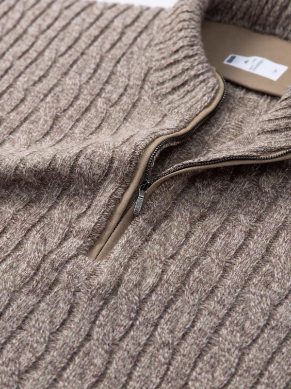 Πλεκτός πουλόβερ με φλοράλ καμπά πλέξη από μαλλί, μισό φερμουάρ, χαλαρή εφαρμογή.