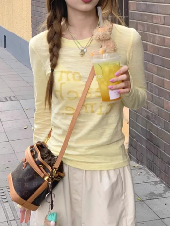 Bluza s dugim rukavima i printom slova, Lyocell linen, viskoza osnova, 95%+ sadržaja, standardna duljina 50–65 cm