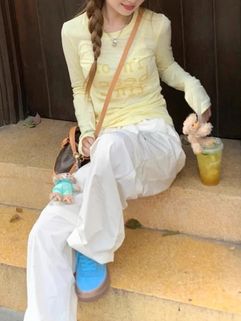 Bluza s dugim rukavima i printom slova, Lyocell linen, viskoza osnova, 95%+ sadržaja, standardna duljina 50–65 cm