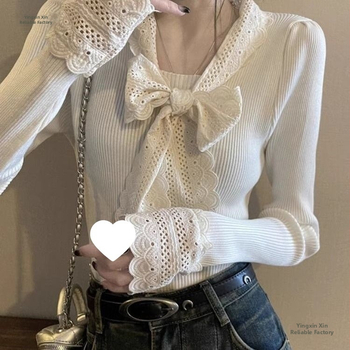 Bez rukava top s franucuskim rebrastim dizajnom, čipkast rub, V izrez, opušten oversize kroj, elegantan i ženstven stil