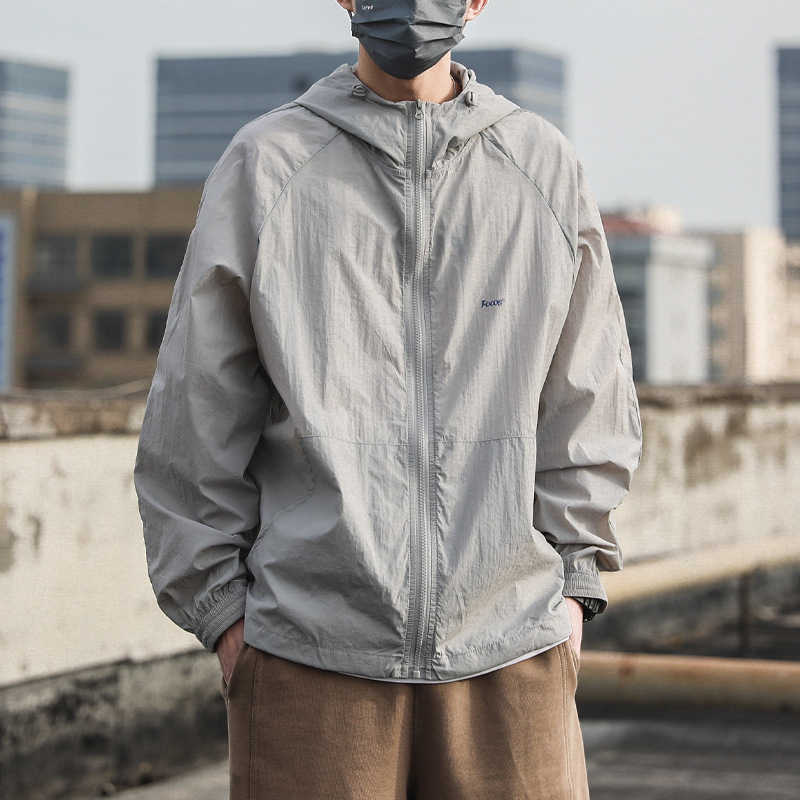 Muška ljetna jakna s kapuljačom i zaštitom od sunca, lagana i prozračna Ice-Silk tkanina, poliesterska smjesa, prednji zatvarač, bočni džepovi
