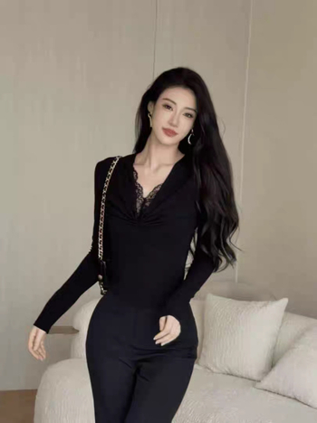 Pletena bluza od viskoze s V-izrezom, dugi rukavi, jednobojna, elegantan gradski stil