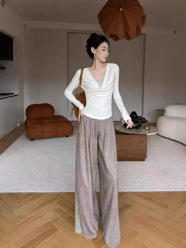 Pletena bluza od viskoze s V-izrezom, dugi rukavi, jednobojna, elegantan gradski stil