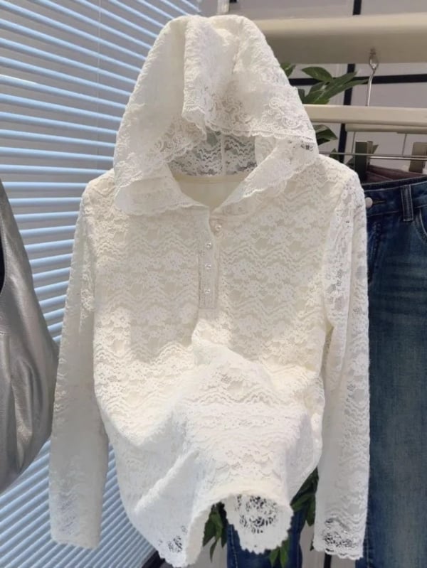 Top s kapuljom u francuskom stilu od čipke, s proreznim detaljima i čipkastim rubom, lagana slojevita donja bluza za proljeće i jesen, prikladan za sitnije tjelesne figure
