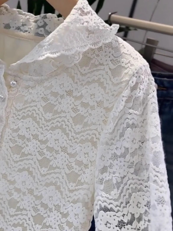 Top s kapuljom u francuskom stilu od čipke, s proreznim detaljima i čipkastim rubom, lagana slojevita donja bluza za proljeće i jesen, prikladan za sitnije tjelesne figure