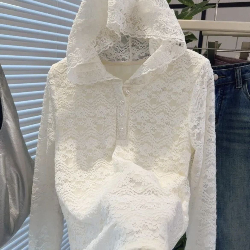 Top s kapuljom u francuskom stilu od čipke, s proreznim detaljima i čipkastim rubom, lagana slojevita donja bluza za proljeće i jesen, prikladan za sitnije tjelesne figure