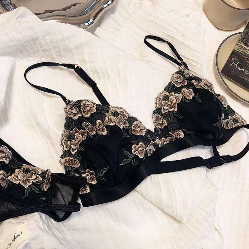 Cipkasti set grudnjaka s trokutastim košaricama, izvezeni detalji, ultra-tanki oblikovani košarice, francuski stil, poliester materijal