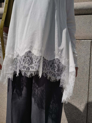 Pamučni top s dugim rukavima i čipkastim umetkom, okrugli izrez, srednja duljina, elegantan gradski stil