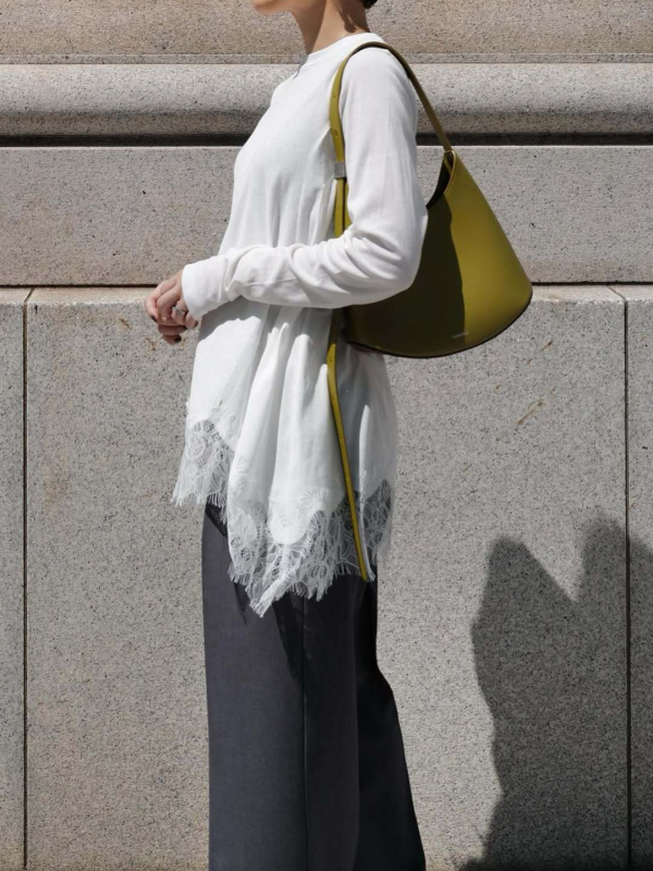 Pamučni top s dugim rukavima i čipkastim umetkom, okrugli izrez, srednja duljina, elegantan gradski stil