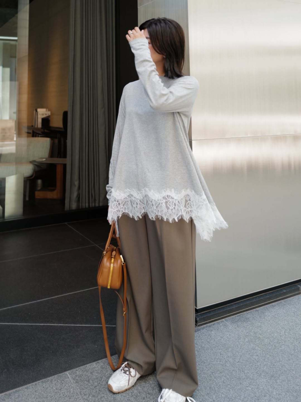 Pamučni top s dugim rukavima i čipkastim umetkom, okrugli izrez, srednja duljina, elegantan gradski stil