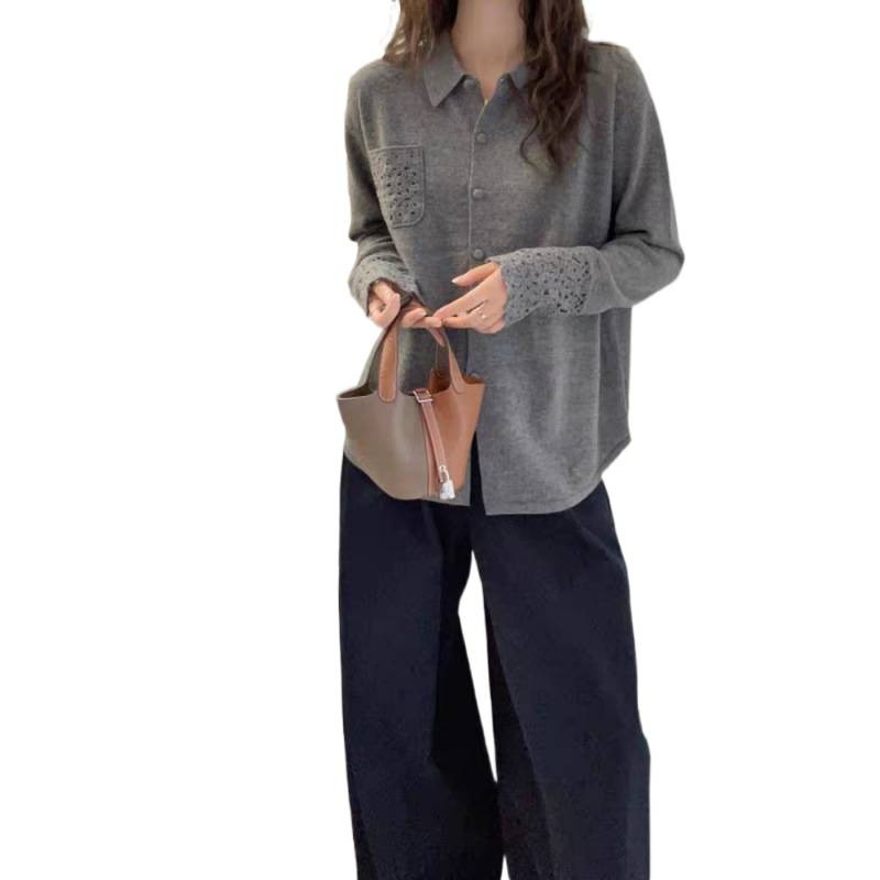 Kardigan od pletenog s otvorenim manžetama, visokim ovratnikom, dugim rukavima, jednim džepom