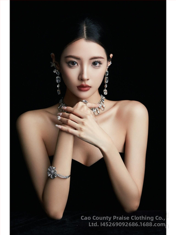 Šaty z velúru v štýle Hepburn pre vnútornú fotosesiu, obsah polyesteru 70–80%