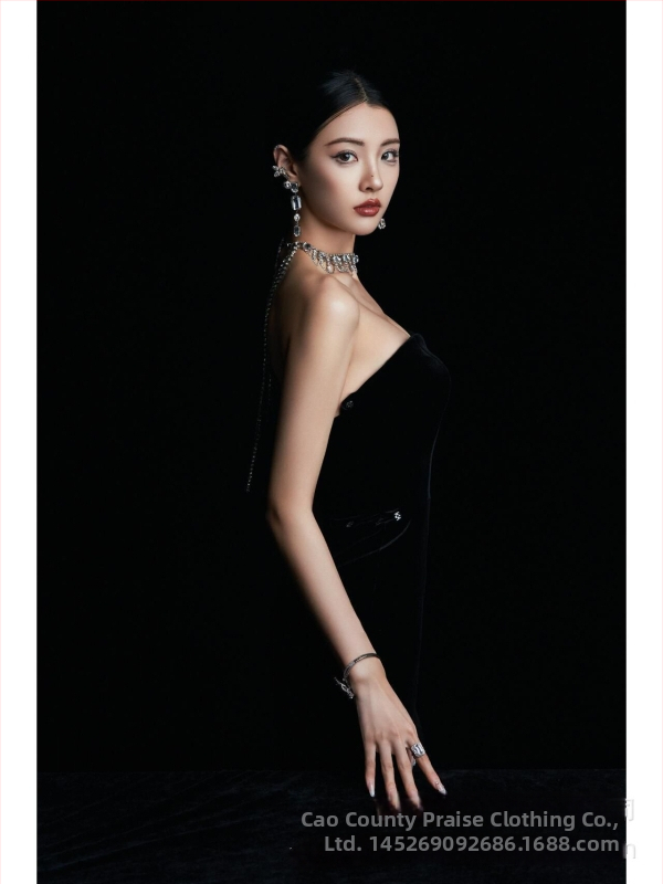 Šaty z velúru v štýle Hepburn pre vnútornú fotosesiu, obsah polyesteru 70–80%