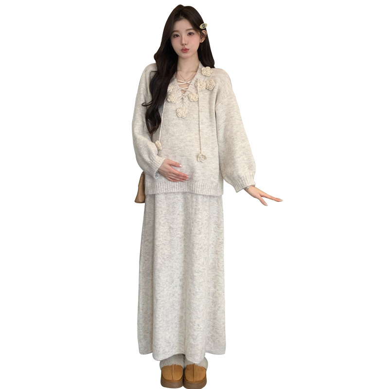 Set za trudnice od pletene tkanine – cvjetni patchwork pletenina, raglan rukav, midi suknja, zimski stil