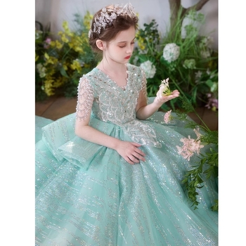 Детска принцова рокля за поводи — стил принцеса; подходяща за деца на възраст 3–8 години; основен плат: полиестер; подплата: полиестер (80%); тъкани технологии: плисиране, покритие, шиене, ензимно пране