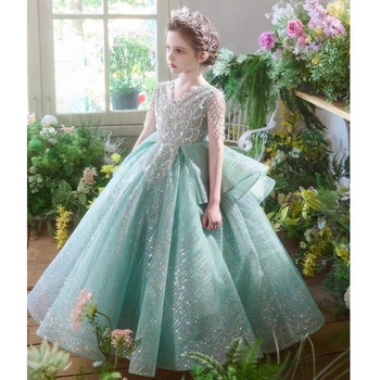 Детска принцова рокля за поводи — стил принцеса; подходяща за деца на възраст 3–8 години; основен плат: полиестер; подплата: полиестер (80%); тъкани технологии: плисиране, покритие, шиене, ензимно пране