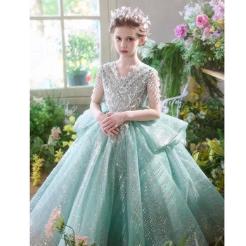 Детска принцова рокля за поводи — стил принцеса; подходяща за деца на възраст 3–8 години; основен плат: полиестер; подплата: полиестер (80%); тъкани технологии: плисиране, покритие, шиене, ензимно пране