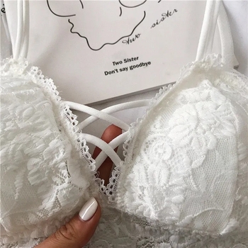 Čipkasti bandeau top, bez naramenica, otvorena leđa, elastan/spandeks materijal, košarica 3/4, srednje oblikovanje, duljina prsa