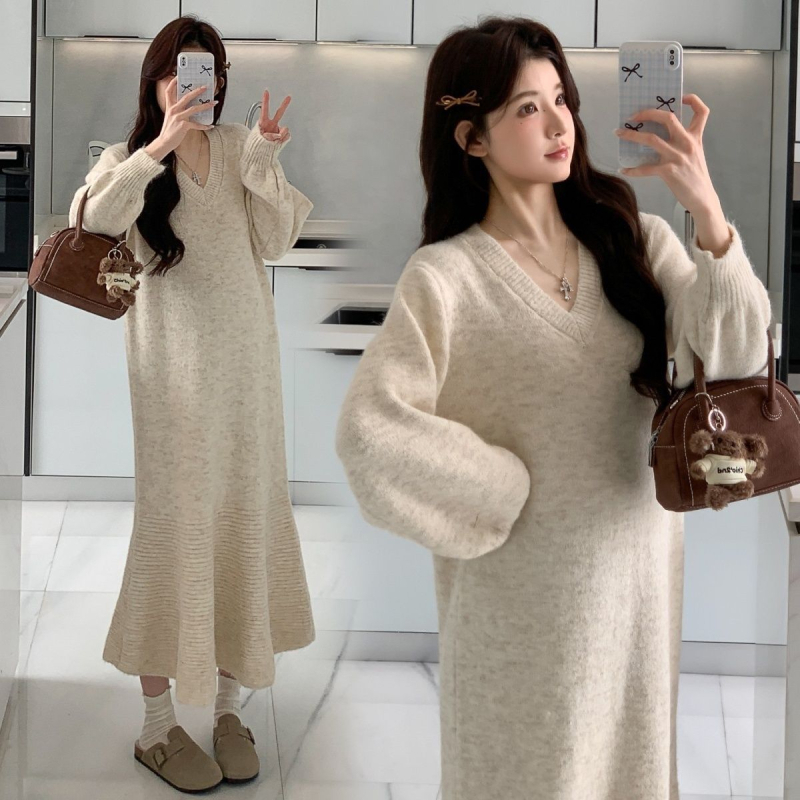 Haljina za trudnice - silueta sirene, pleteni chenille materijal, V-izrez, dugi rukavi, 90-95% elastan