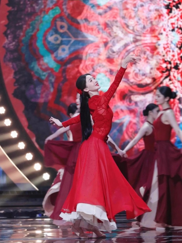 Ženski kineski klasični plesni kostim s reljefnom izradom i suknjom s velikim rubom, tkanina od spandexa i organskog pamuka, proljeće 2025 izlazak