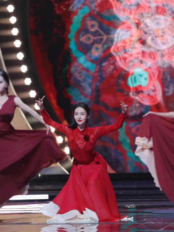 Ženski kineski klasični plesni kostim s reljefnom izradom i suknjom s velikim rubom, tkanina od spandexa i organskog pamuka, proljeće 2025 izlazak