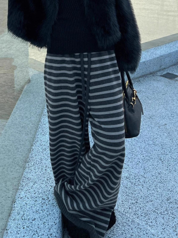 Hlače ravnog kroja od pamuk-poliester smjese, srednji pojas, duljina do poda, jesen 2025, elegantan uredski stil