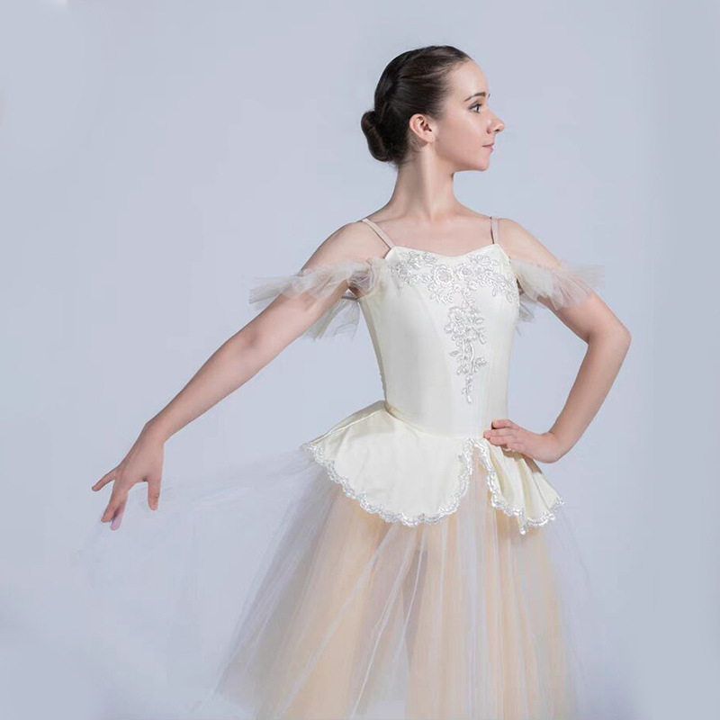 Costum de balet pentru reprezentații, costum de damă cu fustă pufoasă în stil prințesă, din material spandex; conținutul principal al țesăturii sub 30%; primăvară 2023; potrivit pentru vârsta 18–24.