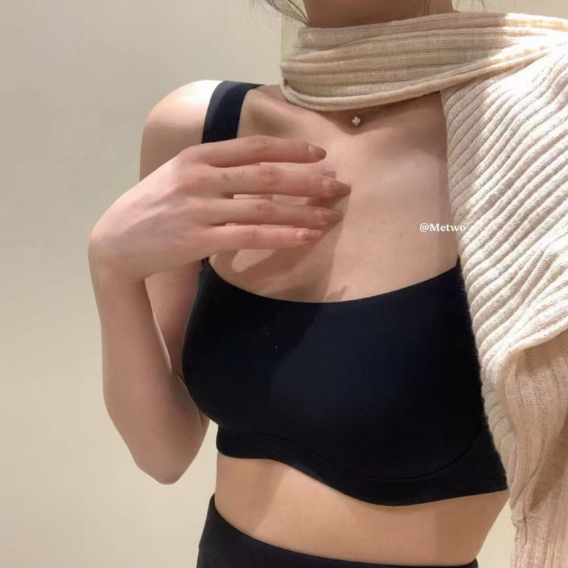 Sima integrált melltartó W-alakú puha támasztékkal, nylon fő anyag, nylon bélés, pohár anyaga: poliészter rost, stílus csőtop koreai stílus, hátul dupla sor csatokkal