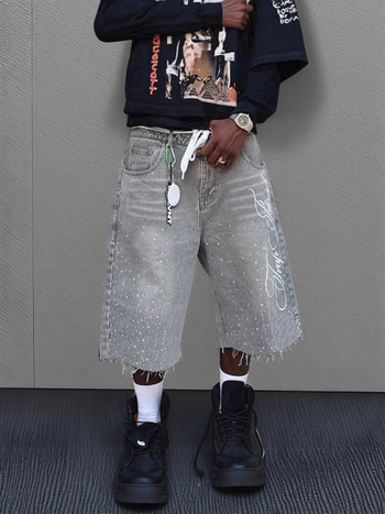 Traper šortsi s ravnim širokim nogama, kratka duljina, srednji pojas, isprani završetak, 90% pamuk